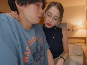 Thanh niên tình cờ nhìn thấy chị gái thằng bạn bị bố nắc và bắn ngập bím