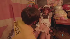 Cơ thể cuốn hút của cô nàng dù đã kết hôn trong bộ phim ra mắt