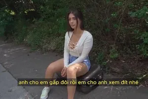 Cô giáo trẻ sành điệu của trường đại học gian lận trong lớp học