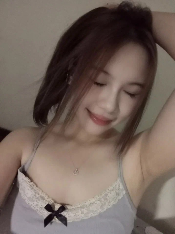 Ngủ nhờ nhà em đồng nghiệp, thanh niên trúng độc đắc gặp phải cô nàng quá dâm