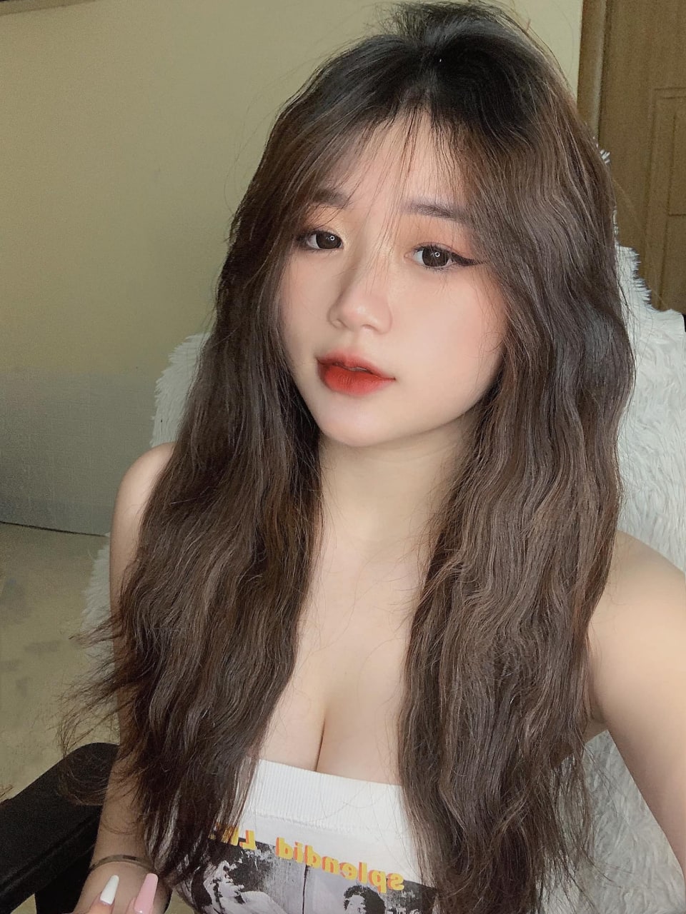 Em kế đang xem porn thì bị anh trai đâm từ phía sau